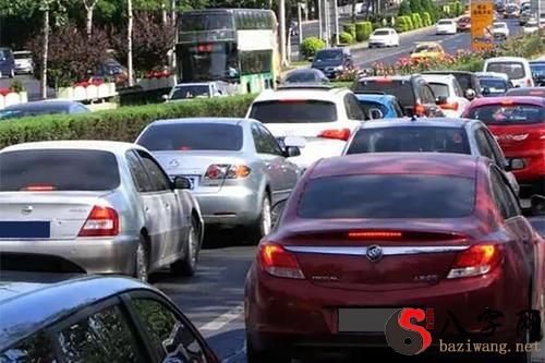 梦见路上堵车
